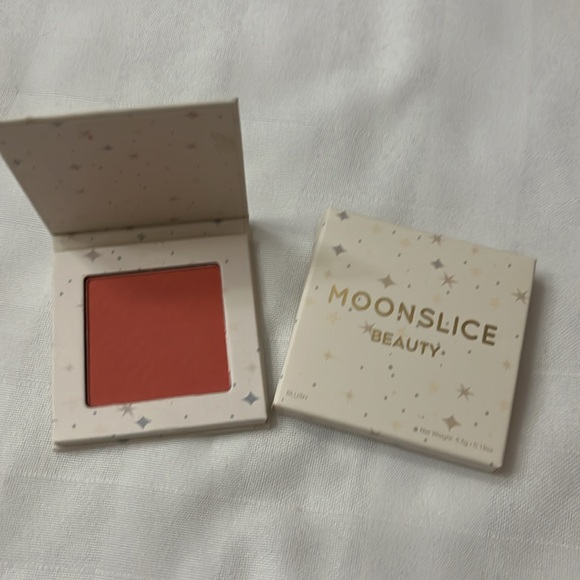 Moonslice Beauty in Gorgeous powder blush 5.5g - Picture 3 of 7